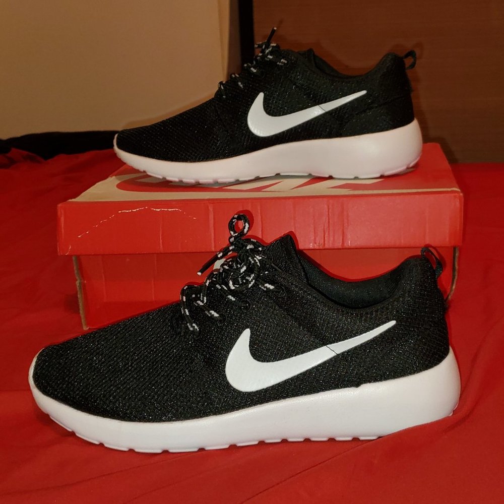 NIKE ROSHE RUN SIZE 8 - Picture 2 of 9